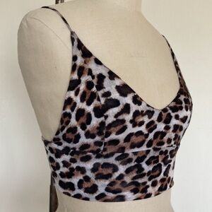 Leopard print crop top, very soft knit XS